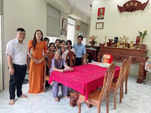 Trường TH An Điền đến thăm và chúc Tết Mẹ Việt Nam Anh hùng