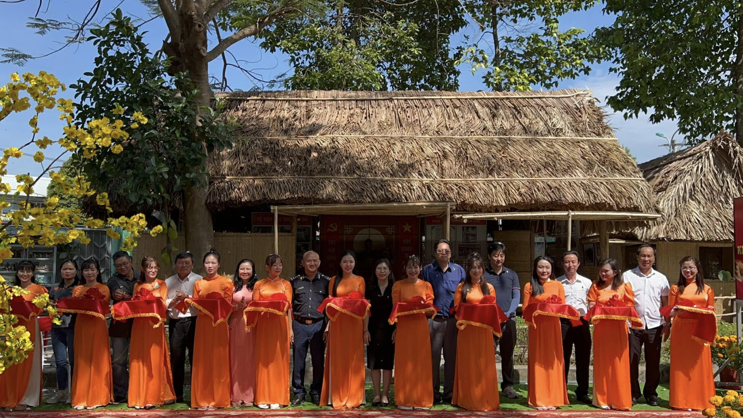 THỰC HIỆN MÔ HÌNH “KHÔNG GIAN VĂN HÓA HỒ CHÍ MINH KẾT HỢP KHÔNG GIAN THƯ VIỆN XANH”